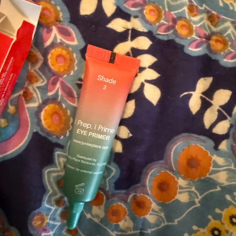 Juvia's Place Eye Primer in Red and Teal Packaging - Picture 4 of 4